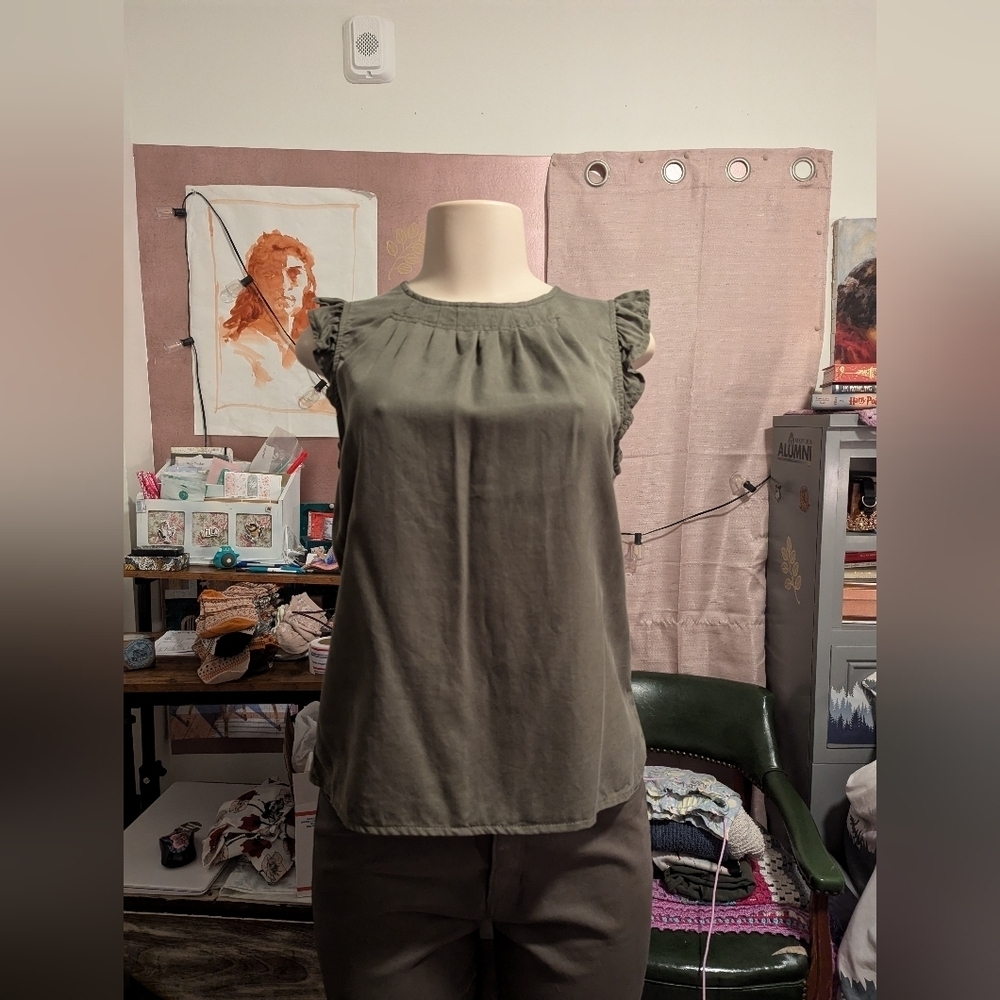 White House Black Market Olive Green Ruffle sleeve tank top size XS